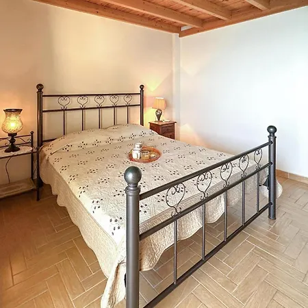 Cozy In Achaias P, With Kitchenette * دياكوبتو