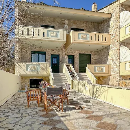 بيت للعطل Cozy In Achaias P, With Kitchenette *
